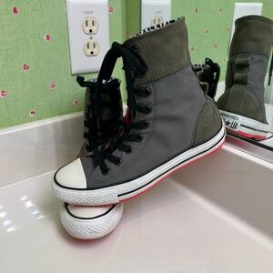 WOMEN’S CONVERSE SIZE 7